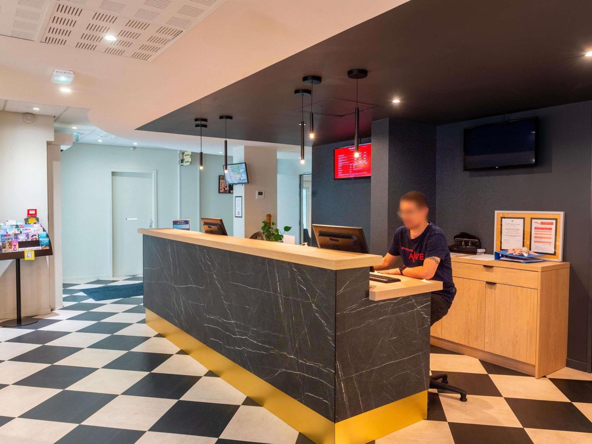 Ibis Lyon Est Bron Otel Dış mekan fotoğraf